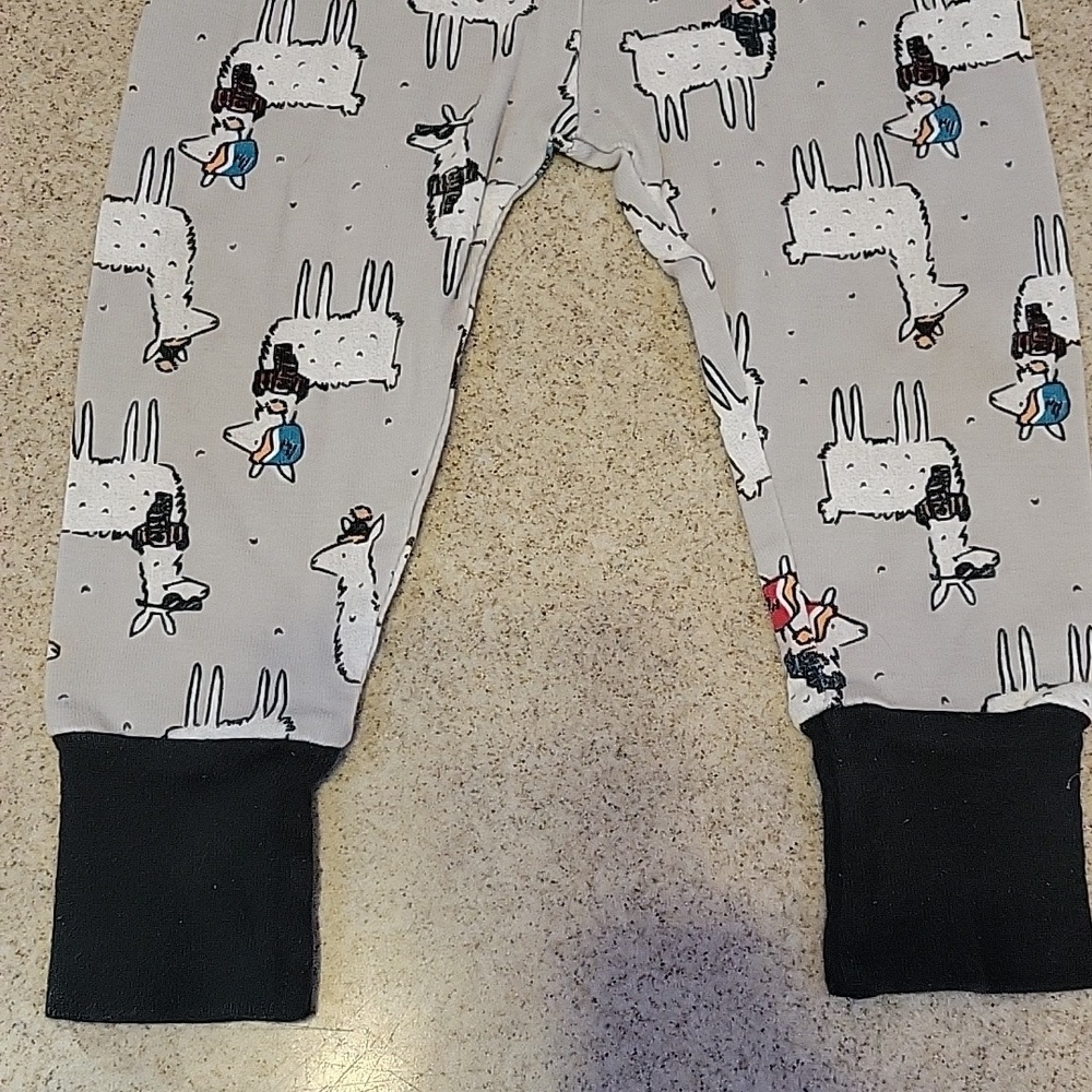 OshKosh B'gosh Pajama 2 Pc Set Gray With Llamas Size 12 Months - Picture 9 of 9
